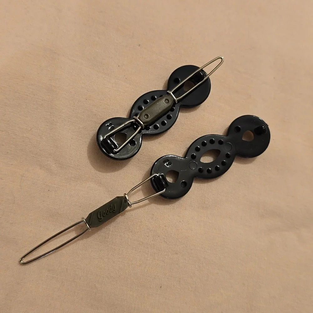 Goody Set of 2 Infinity Twist Hair Clips - NEW